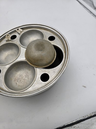 Vintage Wear-Ever Aluminum Egg Poacher 4 Eggs 2 Qt. Pan No. 2424 W Lid MADE USA - Picture 9 of 11