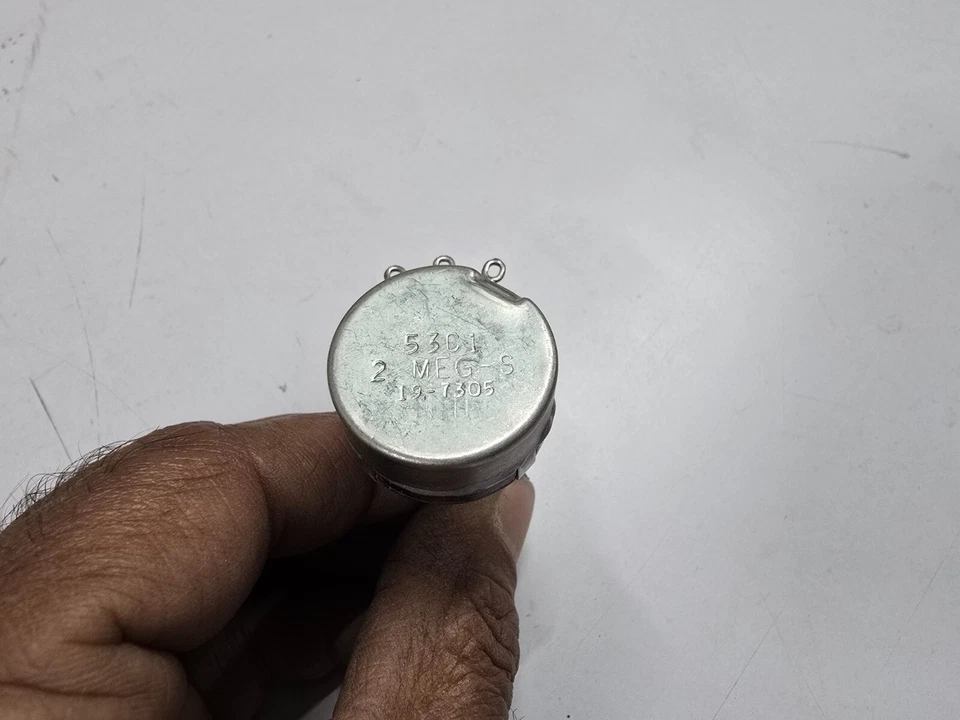 Clarostat 53C1-2MEG-S Potentiometer 2W - Image 4 of 4