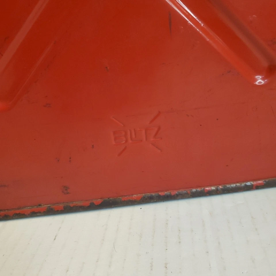VTG USMC Blitz 5 Gallon Metal Gas Can DOT 5L 5-89 Red Jerry Can Screw on Cap - Image 2 of 4