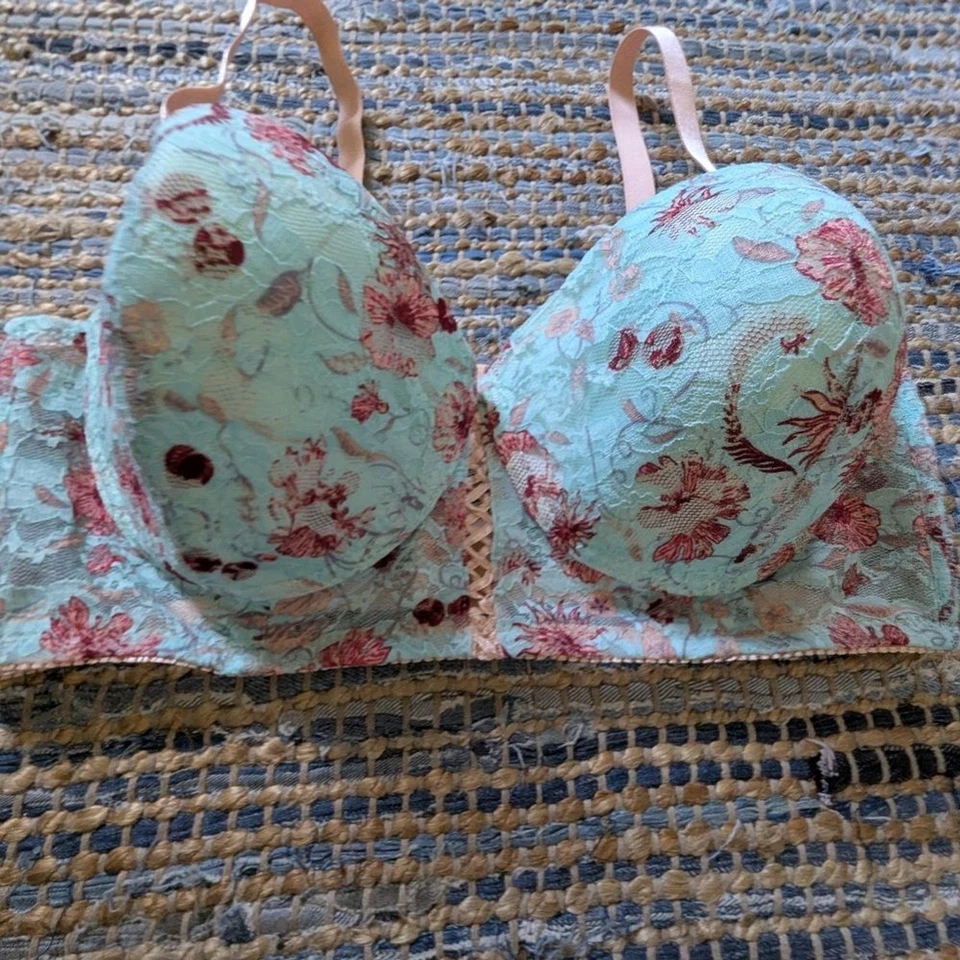 Nuevo con etiquetas Sujetador Floral 42D Figura Completa Con Aros Verde Azulado Melocotón Encaje Corbata Frontal Cottagecore Foto 3 de 4
