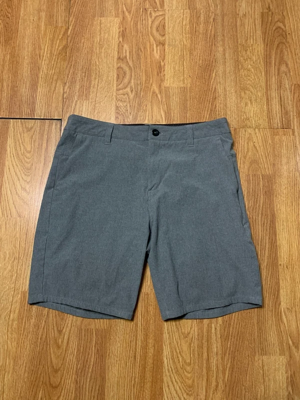 vuori aim golf chino tailored soft performance preppy shorts