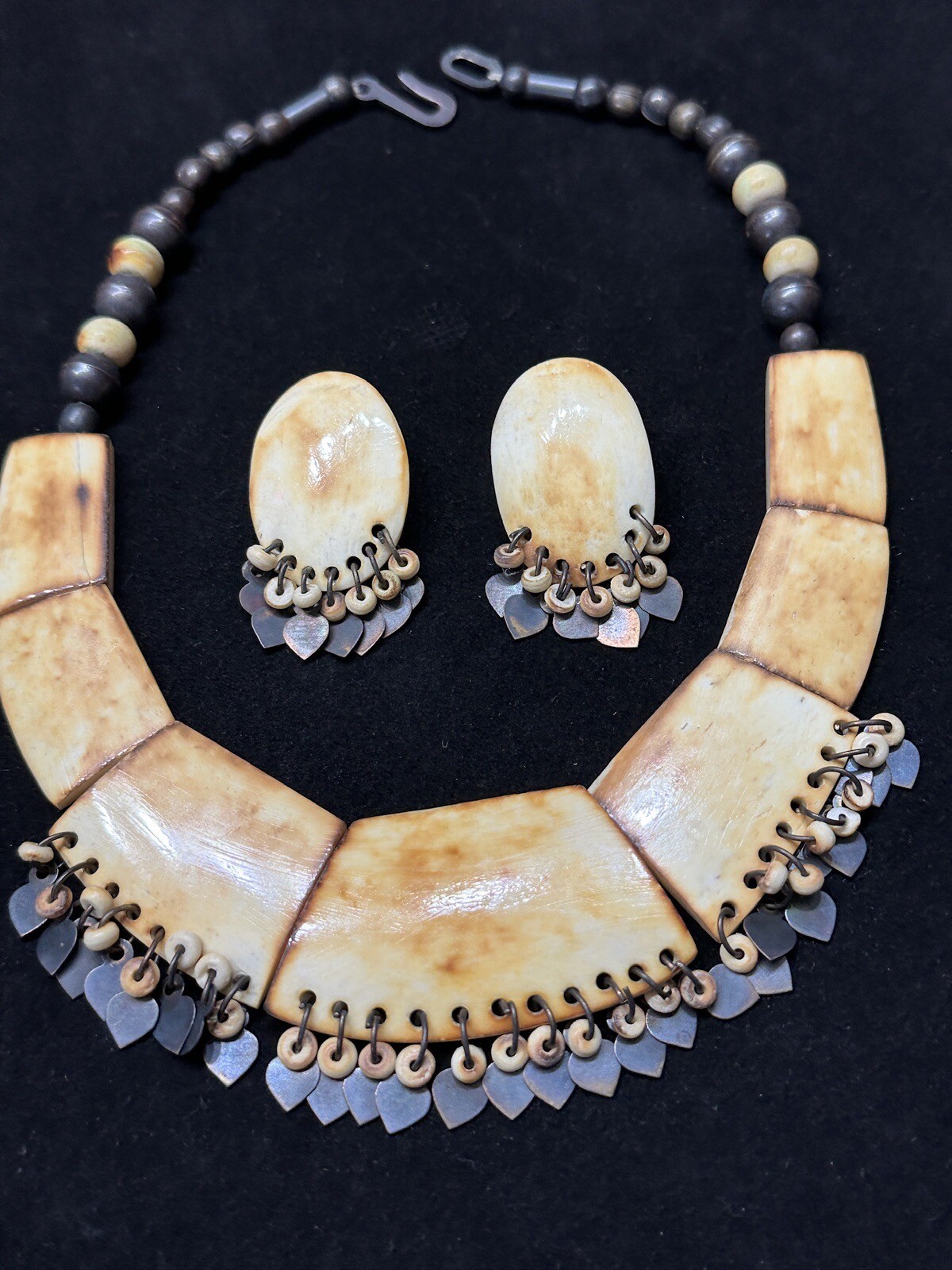 Faux Bone necklace/pendant with matching earrings se… Gem