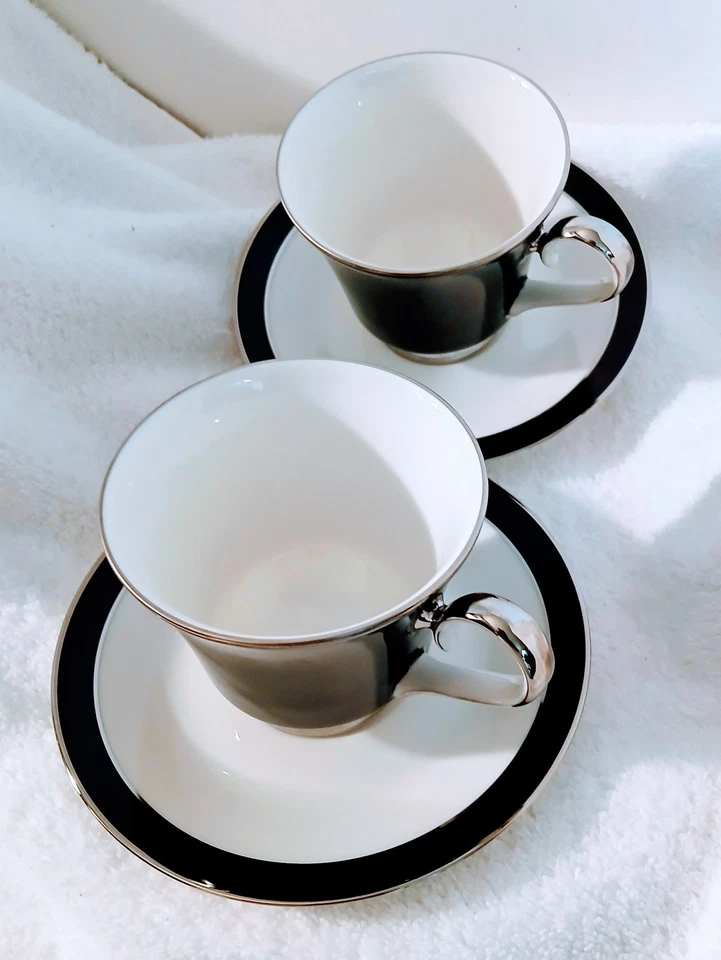 Taza de té y platillo Carico Mystique 7955 Fine China 2 juegos negro, blanco y plateado Foto 2 de 4