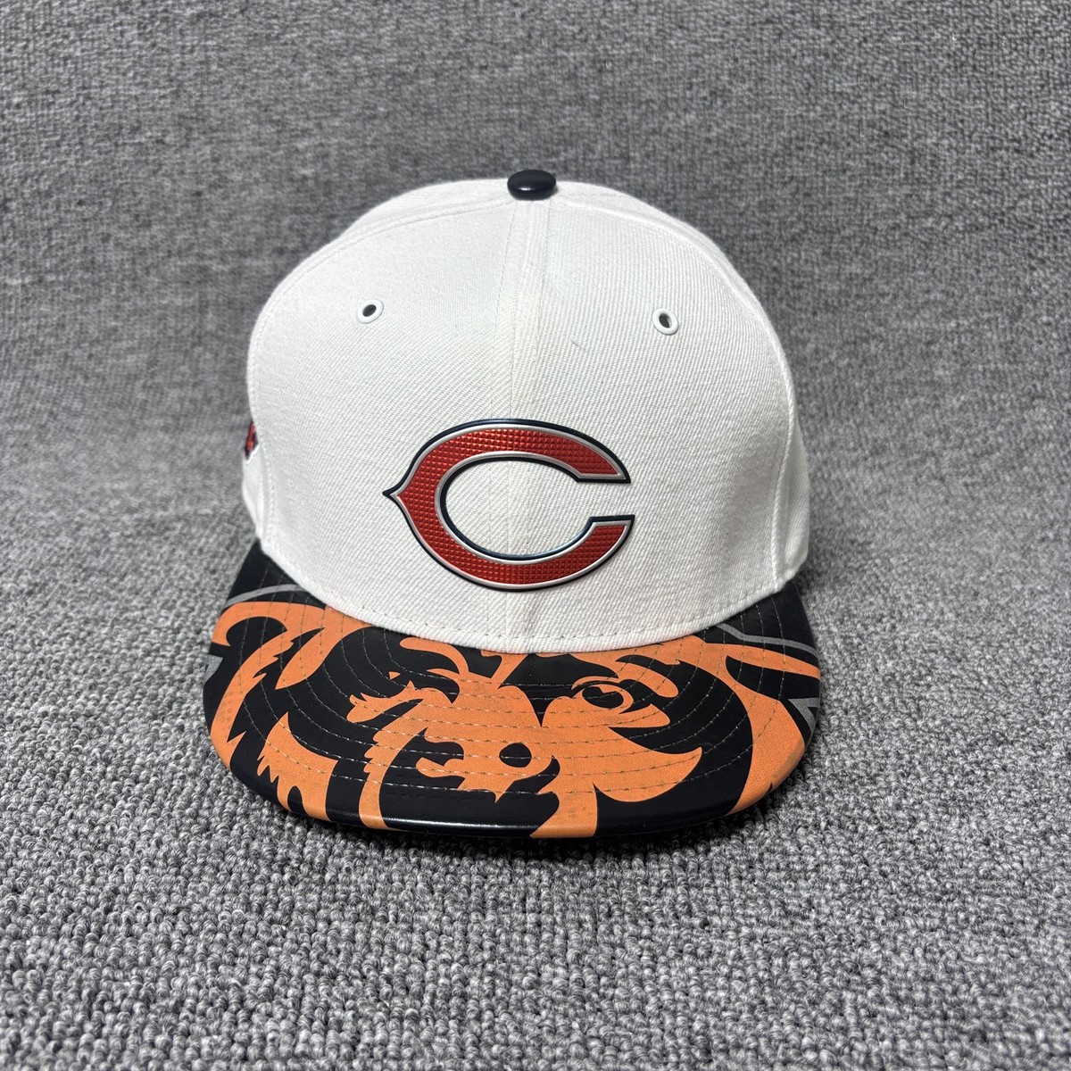 New Era 59FIFTY Chicago Bears Fitted Hat Size 6 3/4 White Black Graphic Kids