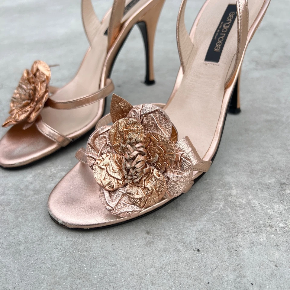 Sergio Rossi | Sandalia Dorada Metálica Flor Tirantes Tacones Cordones (36) Foto 4 de 4