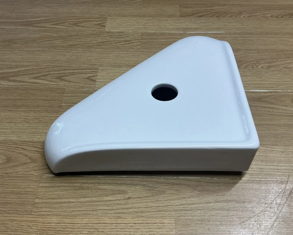 Toilet Cistern Lid = HJ Ceramics Corner, Centre Flush, White, 398 x 270mm, C-12 - Image 4 of 4