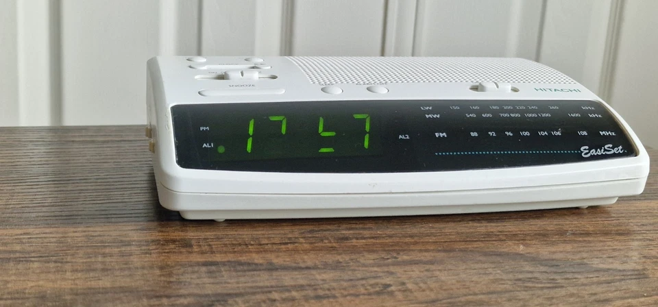 Hitachi KC14 Electronic Alarm Clock / Space Age / Retro / Rare / White / Green - Image 4 of 4