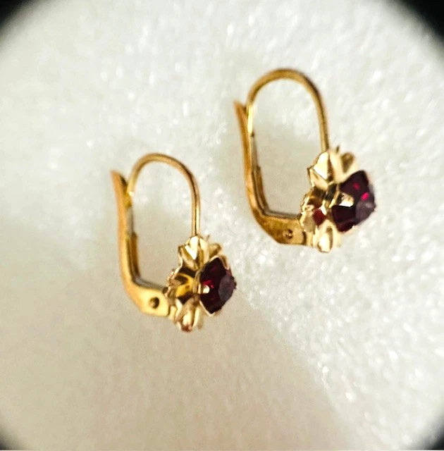 Pendientes Huggie Estate "Flor" Rubí Oro Amarillo 14K Foto 3 de 4