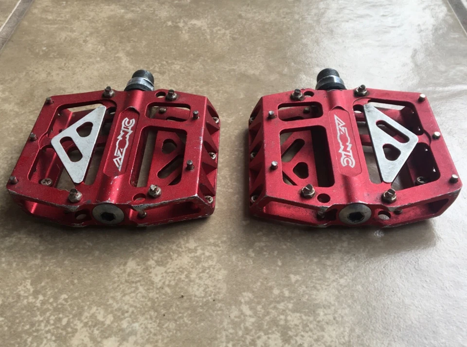Azonic 420 Platform Flat 9/16 Pedals MTB BMX Aluminum Red - Image 2 of 3