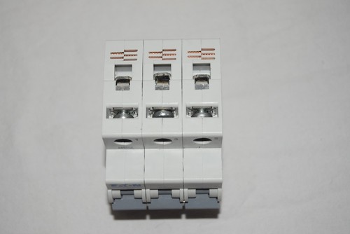 Eaton WMZS3D02 Miniature Circuit Breaker 277/480 VAC - Picture 5 of 5