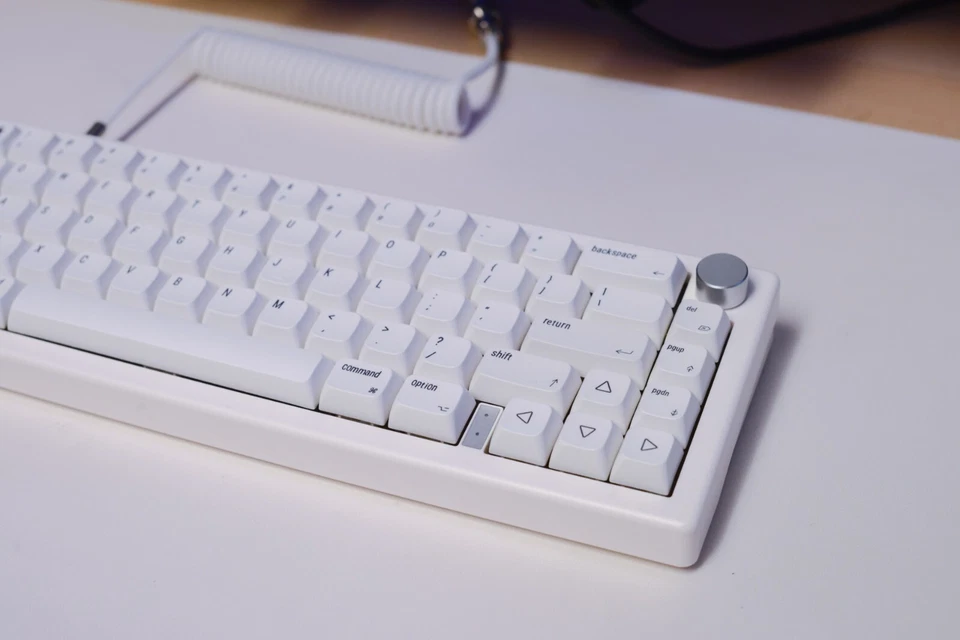 Custom Modded mechanical keyboard GMK67 65 Lubed Switches Apple Themed hot-swap - Image 3 of 4