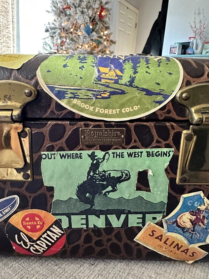 Antique Royalshire ONE OF A KIND Crocodile Suitcase Trunk Alligator VTG - Image 4 of 4