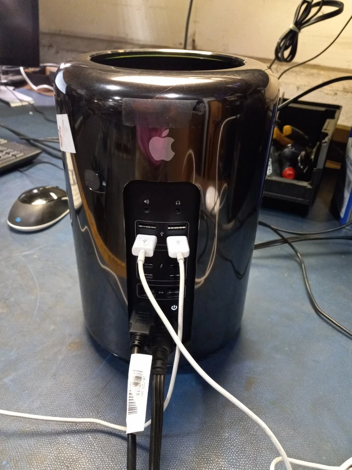 Apple Mac Pro A1481 Xeon E5 6-Core 3.5GHz 16GB 512GB SSD Dual AMD D500 3GB - Image 4 of 4