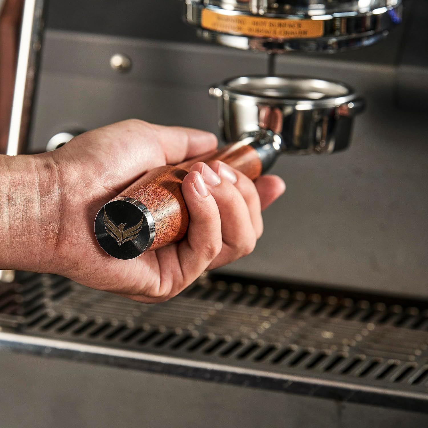 Portafilter 58 mm KNODOS nu à 2 oreilles pour une crème parfaite