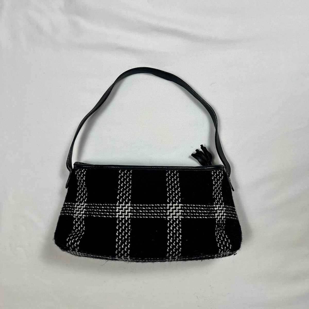 バッグ BANANA REPUBLIC Messenger Bag Y2K BANANA REPUBLIC Messenger Bag Y2K - メルカリ