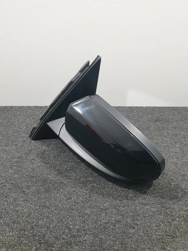BMW X5 E70 LCI PASSENGE SIDE FOLDING WING MIRROR WITH CAMERA WHITE IN BLACK WRAP