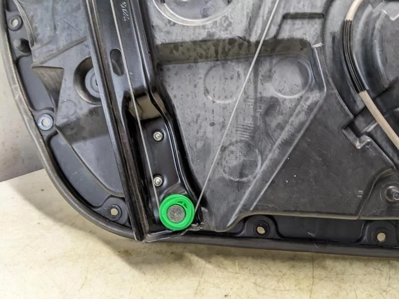 Оригинальный регулятор стекла боковой двери для Mercedes-Benz C300 FR RH 2015-2021 годов выпуска 205-720-50-23 - Изображение 3 из 4