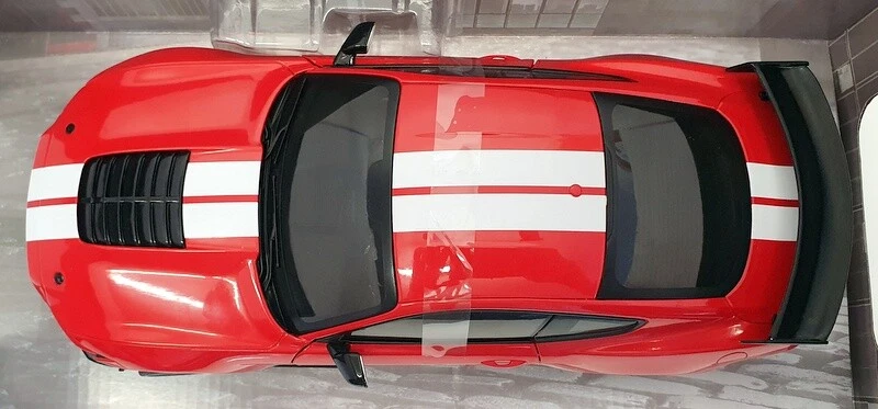Solido 1/18 Scale Diecast S1805903 - 2020 Ford Shelby GT500 Fast Track - Red - Image 4 of 4