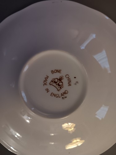 Fine Bone China Vintage NUR UNTERTASSE weiße Rosen MADE IN ENGLAND - Bild 4 von 4