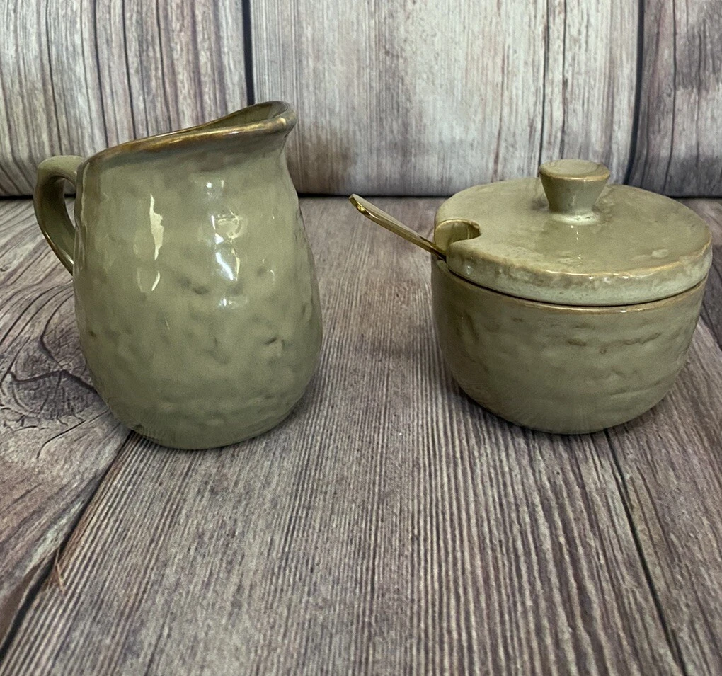 Chrissy Teigen Cravings Stoneware Pottery Rustic Tan Gray Creamer and Sugar Set