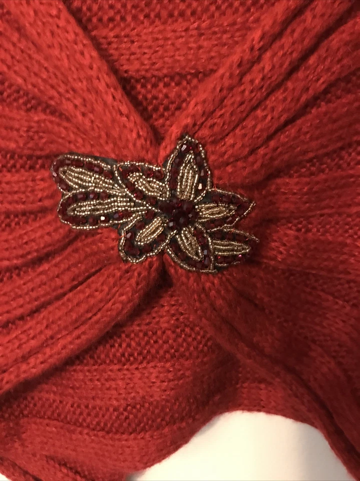 Women's C.C Exclusives Red Infinity Scarf Super with beads neck warmer Foto 2 de 4