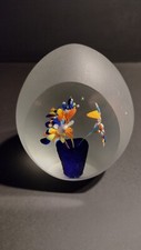 Interessantes Paperweight Mid Century  Mille Fiori  Eiform