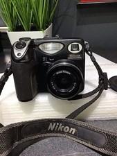 Nikon Coolpix 5000. For Parts. No Battery, No Battery Cover. Untested.