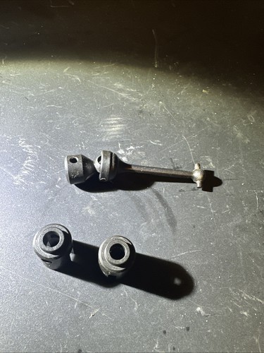 MIP 1490 Center Drive Front Bone (T-Maxx Traxxas) NEW And Two Drive Cups - Picture 6 of 6