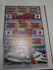 FOOTBALL LOT 32 BLOCS DE TIMBRES NEUFS**. BONNE VALEUR