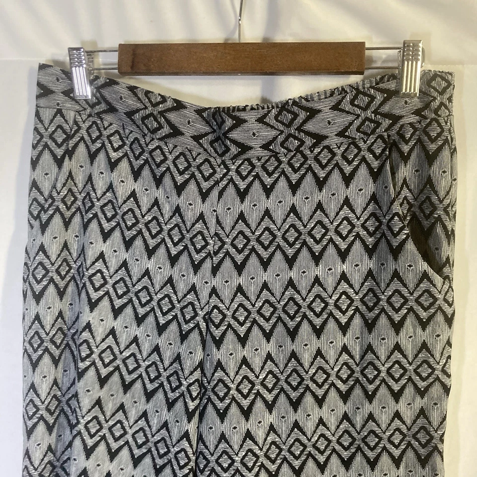 A. BYER black white geometic wide leg pull on pants L - Image 2 of 4