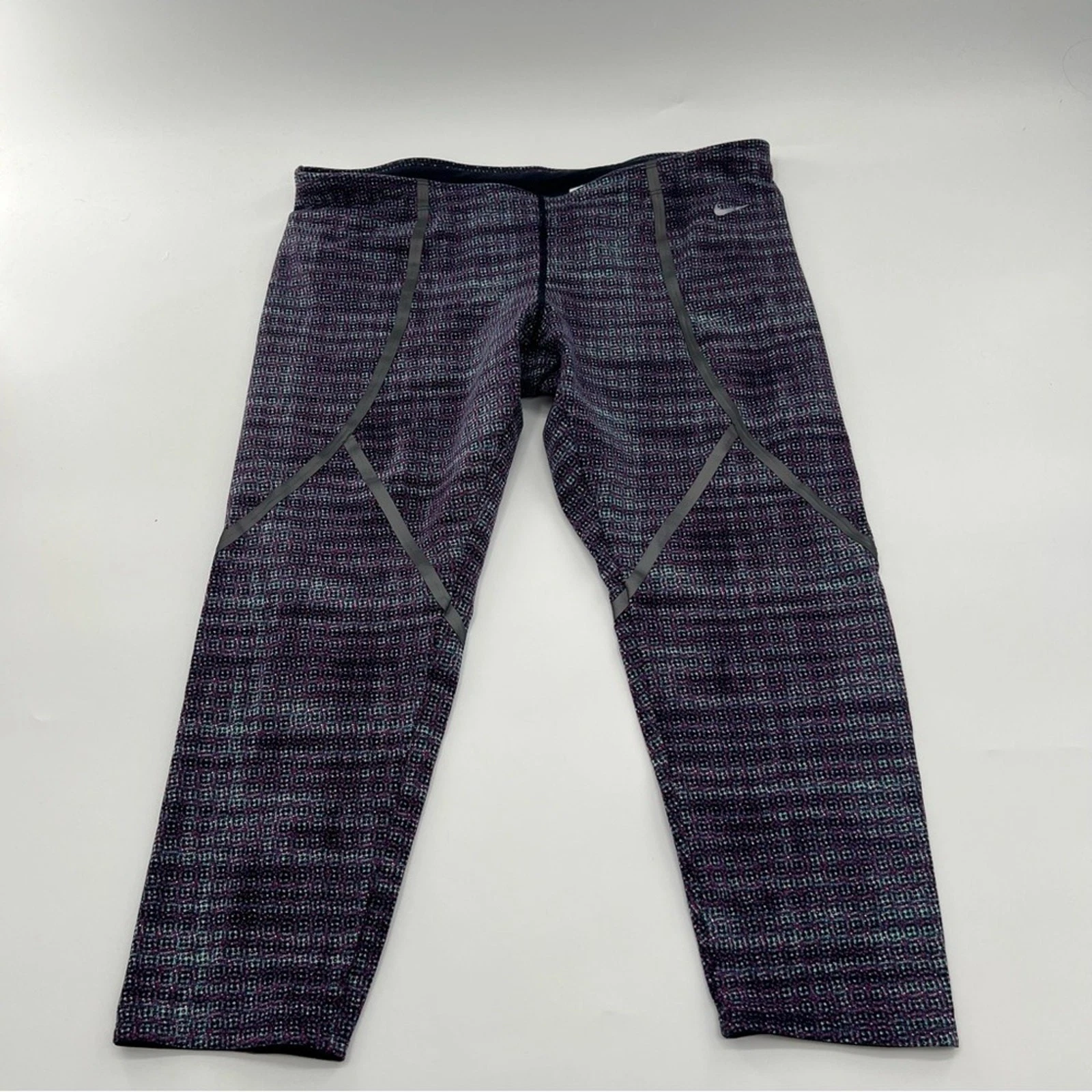 Nike Sportswear Cropped Capri Leggings Women’s Purple and Black Athletic