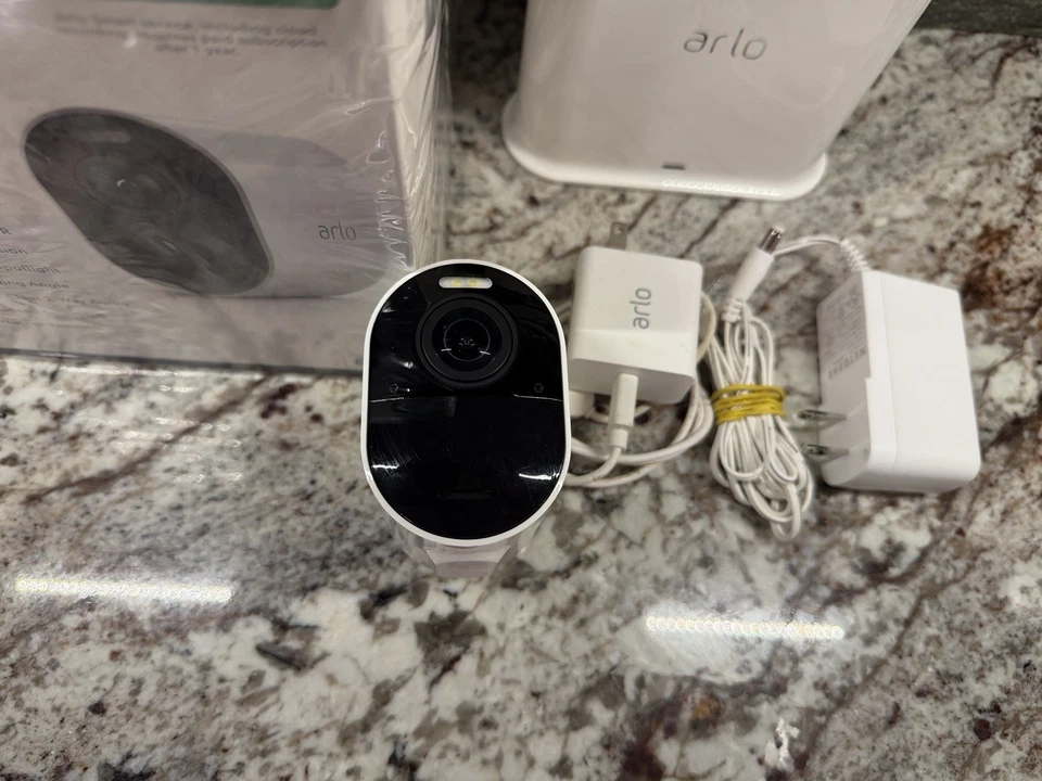 Arlo Ultra VMS5140 4K UHD Wire-Free Security1 Camera System and Alarm - Image 3 of 4