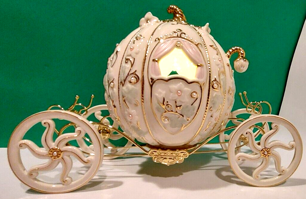 LENOX CINDERELLA'S ENCHANTED COACH - Disney Classics Lit Carriage