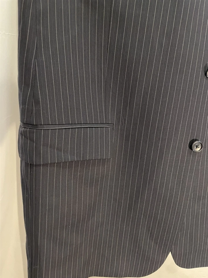 Calvin Klein 46L 36 x 30 Dark Navy Pinstriped 100% Wool 3 Button Dual Vent Suit - Image 3 of 4