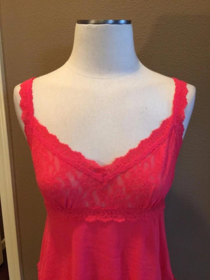 Hanky Panky S Lápiz Labial en Capas Rosa Cuello en V Babydoll Encaje Cami Top Ropa de Salón Foto 2 de 4