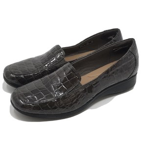 clarks croco embossed slip on loafers