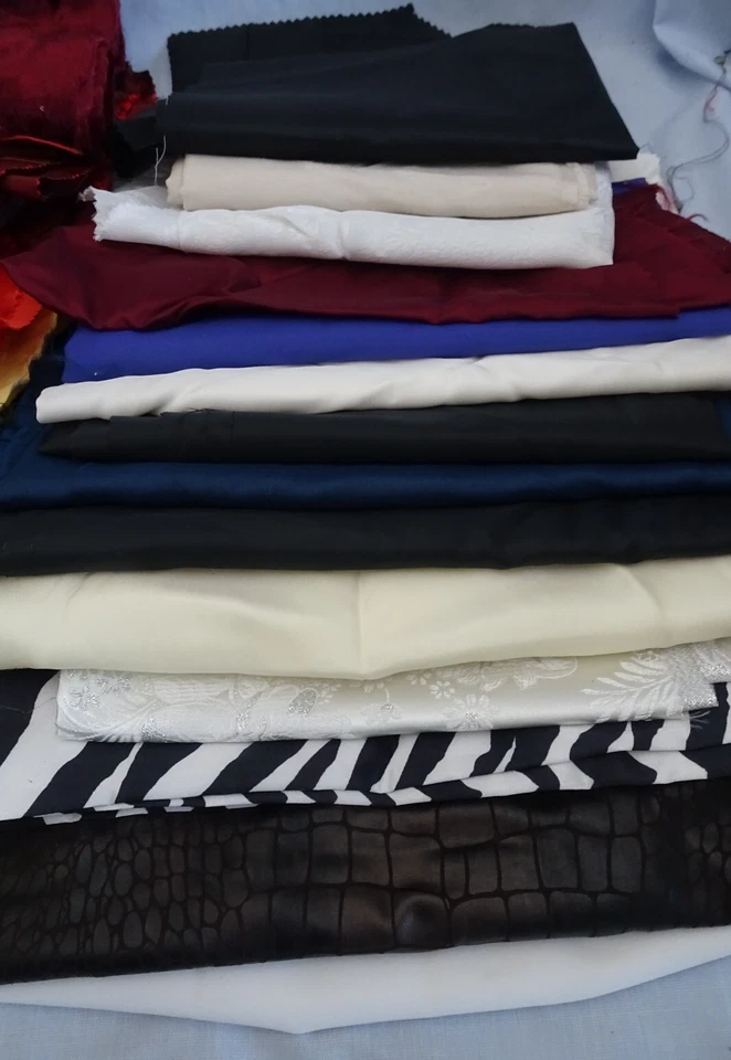 25 pcs Craft Remanent Doll Clothes Fabric lot 4 Lbs 9 oz Silky Satins Fleece - Image 2 of 3