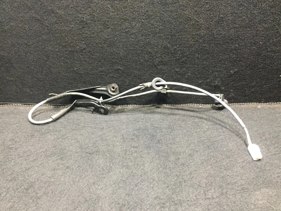 04 05 06 SENSOR DE VELOCIDAD ABS TRASERO IZQUIERDO LADO DEL CONDUCTOR SCION XA OEM D18 Foto 2 de 4