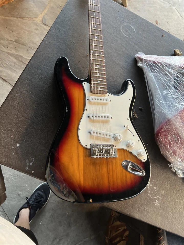 Guitarra Eléctrica, Guitarra, Excelente Estado, Buen Estado Con Estuche (Estuche Negro) Foto 4 de 4