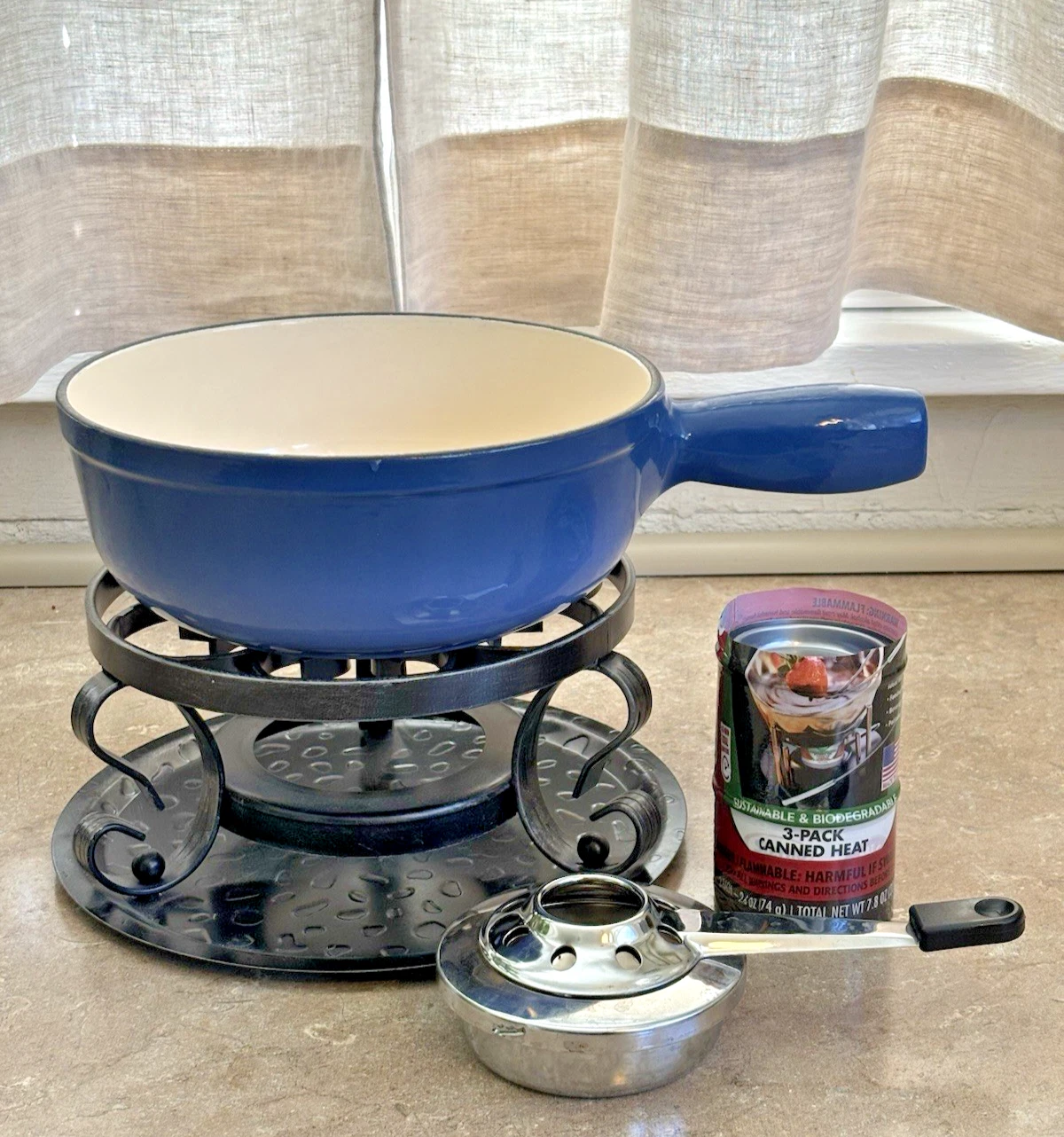 Swissmar Cobalt Blue Lugano 2.5 Quart Enamel Cast Iron Cheese Fondue Set
Opens in a new window or ta