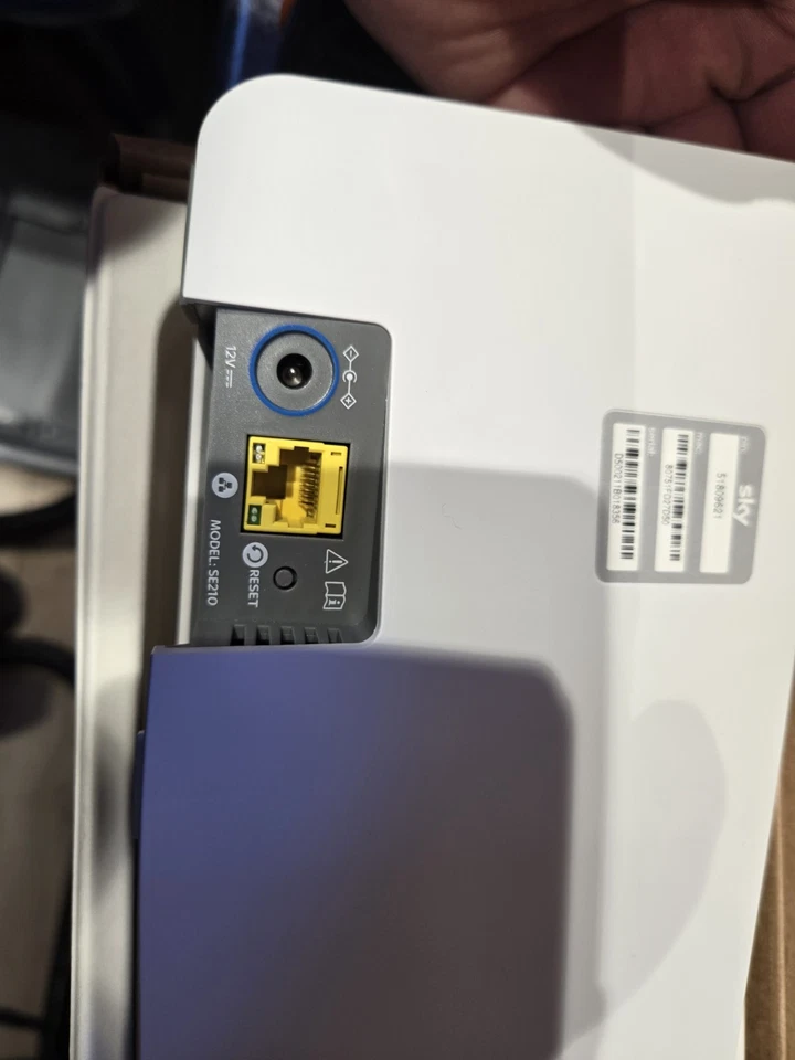 Sky Q WIFi Booster , BRAND NEW BOXED, Model SE210 A Sky Wifi Extender - Image 2 of 2