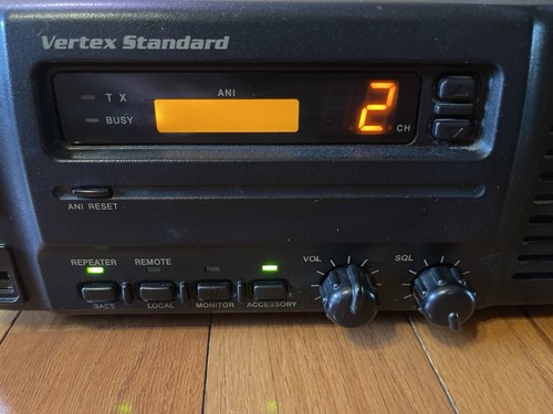 Vertex Standard VXR-7000 Desktop Repeater - Zdjęcie 11 z 11