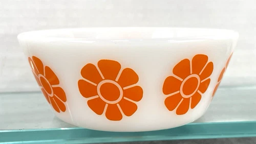 Vintage Federal Glass Orange Daisy 5" X 2" Cereal Bowl(s) milk glass HTF, MINT!