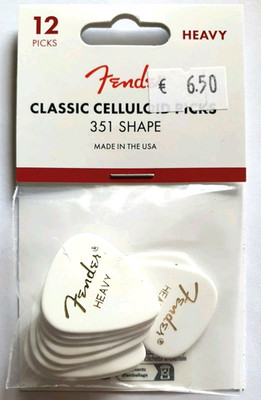 12 Fender  Classic Celluloid 351 Picks, Heavy White, Plektrum Hang Bag