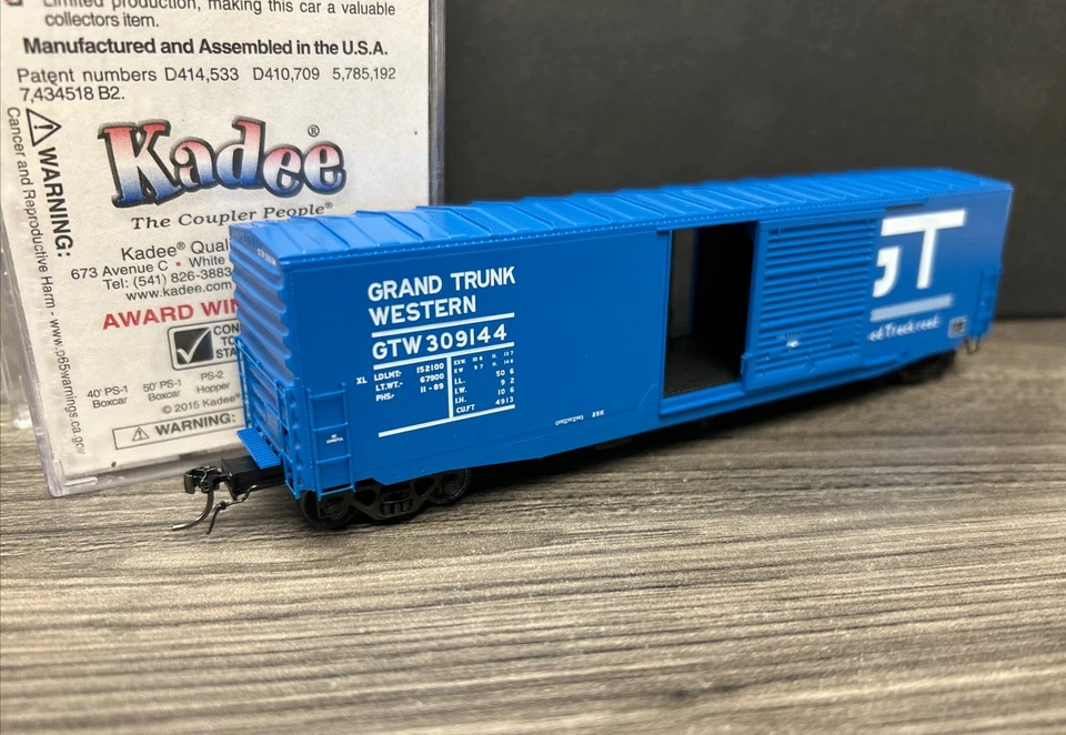 Kadee Cars HO Scale #6405 50’ PS-1 Boxcar 10’ Door Grand Trunk Western  NIB - Image 3 of 4