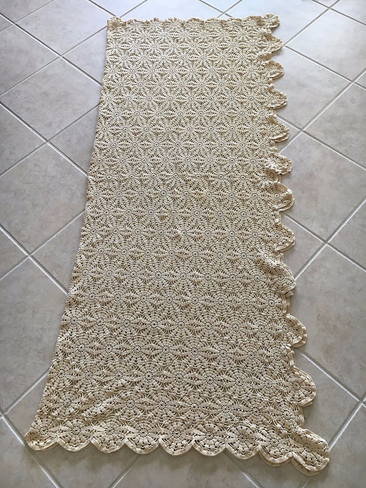 Vintage Lace Hand Crochet 100 Cotton ECRU Tablecloth Bed Coverlet
