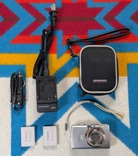 Canon IXY Digital 800 IS Camera Bundle 2 Battery  Charger  Case JAPAN 