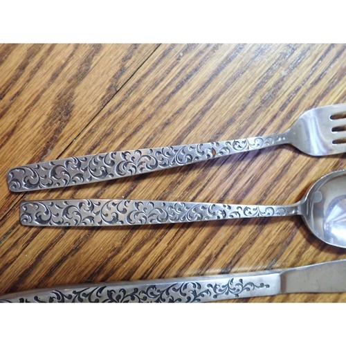 Silverware Lot Random Stainless Steel Ornate Decorative (16) Fork Knife Spoon - Picture 13 of 15