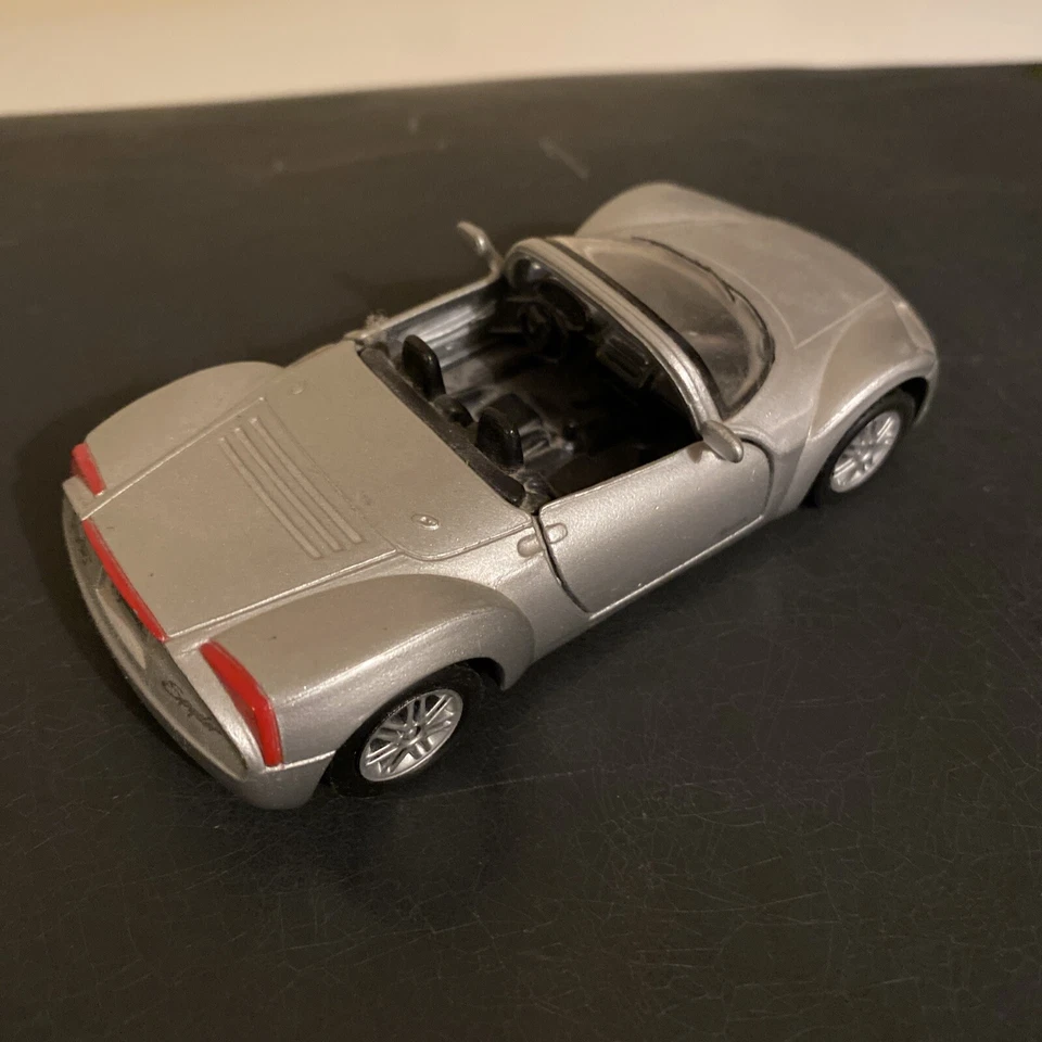 MAISTO-Plymouth Proto Spyder/Vauxhall VX 220 model - Image 2 of 4