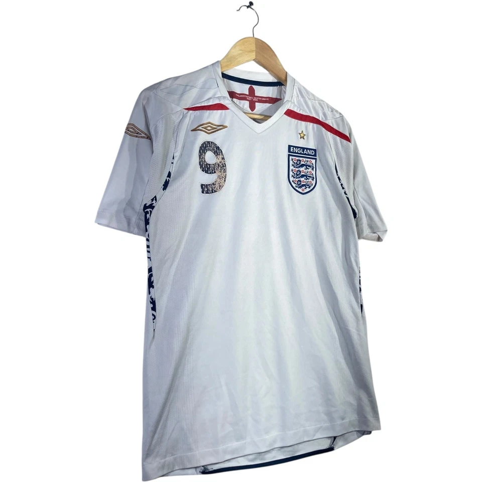 Camiseta de fútbol vintage Inglaterra Umbro #9 FIFA blanca para hombre mediana Foto 4 de 4